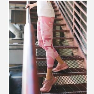 Zyia Pink Camo Light n Tights Size 4 EUC